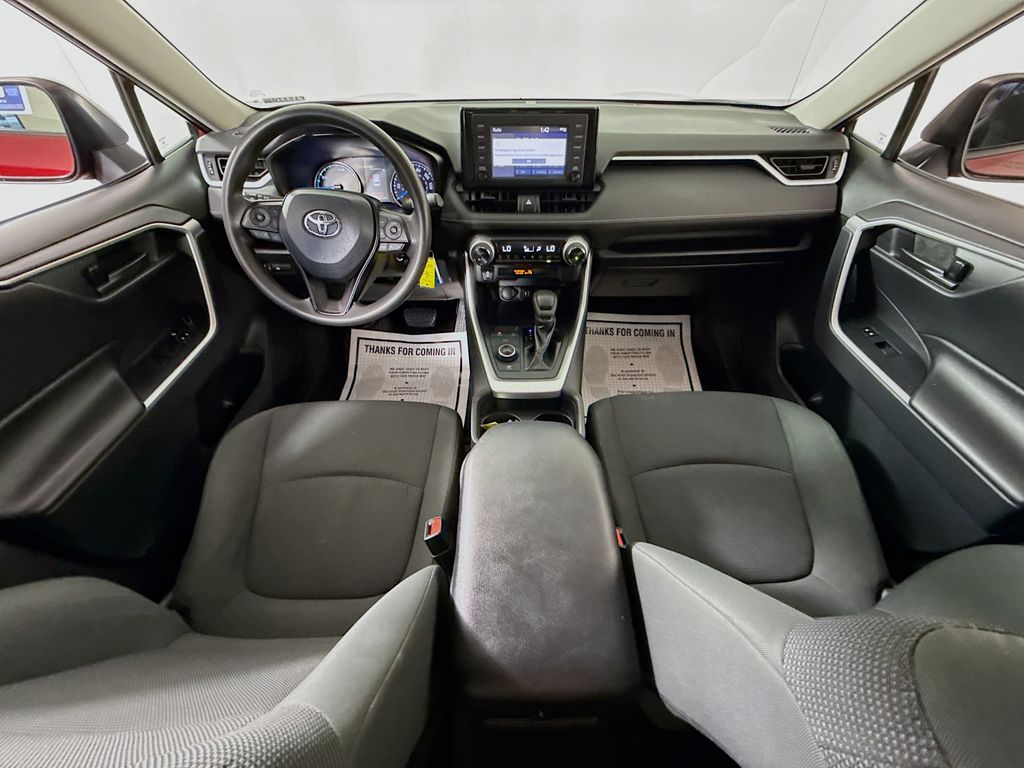 2019 Toyota RAV4 Hybrid LE photo 2
