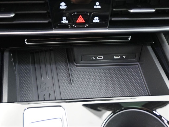 2025 Volkswagen Atlas SEL photo 4