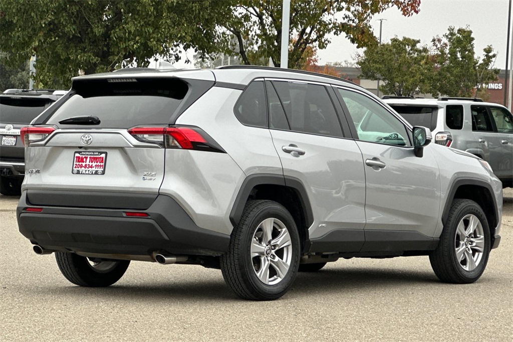 2025 Toyota RAV4 Hybrid XLE photo 4