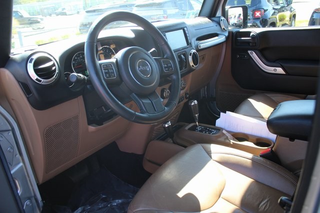 2015 Jeep Wrangler Unlimited Sahara photo 2