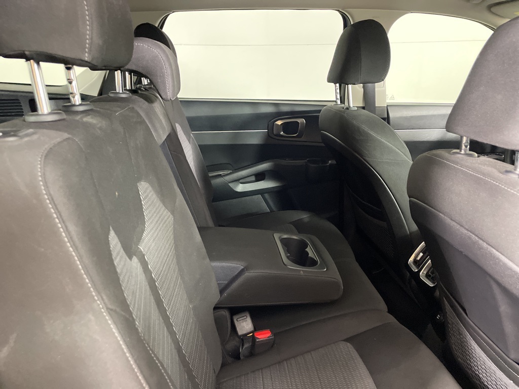 2022 Kia Sorento LX photo 7