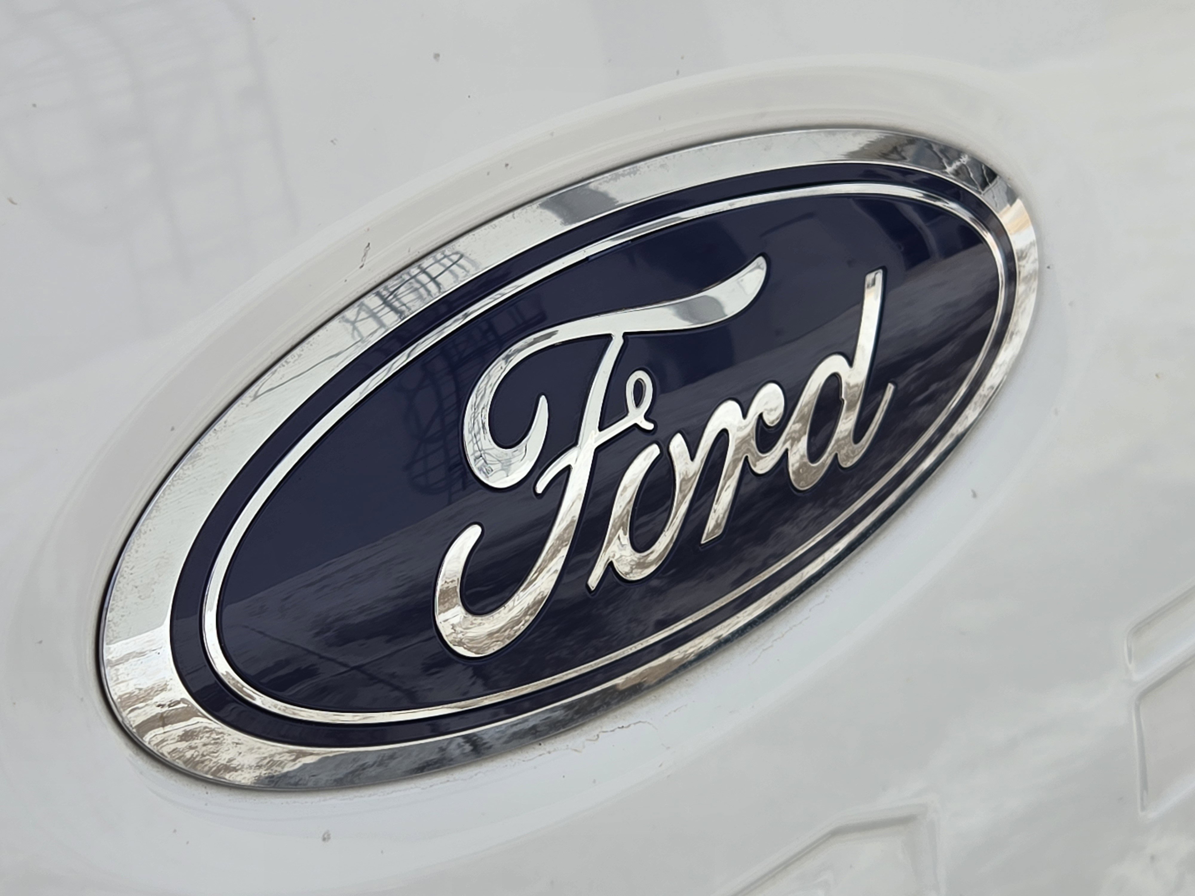 2024 Ford F-250 Lariat photo 2