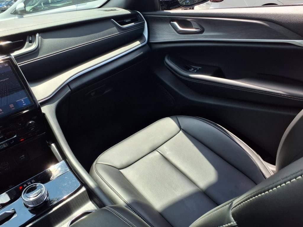 2025 Jeep Grand Cherokee Limited photo 17