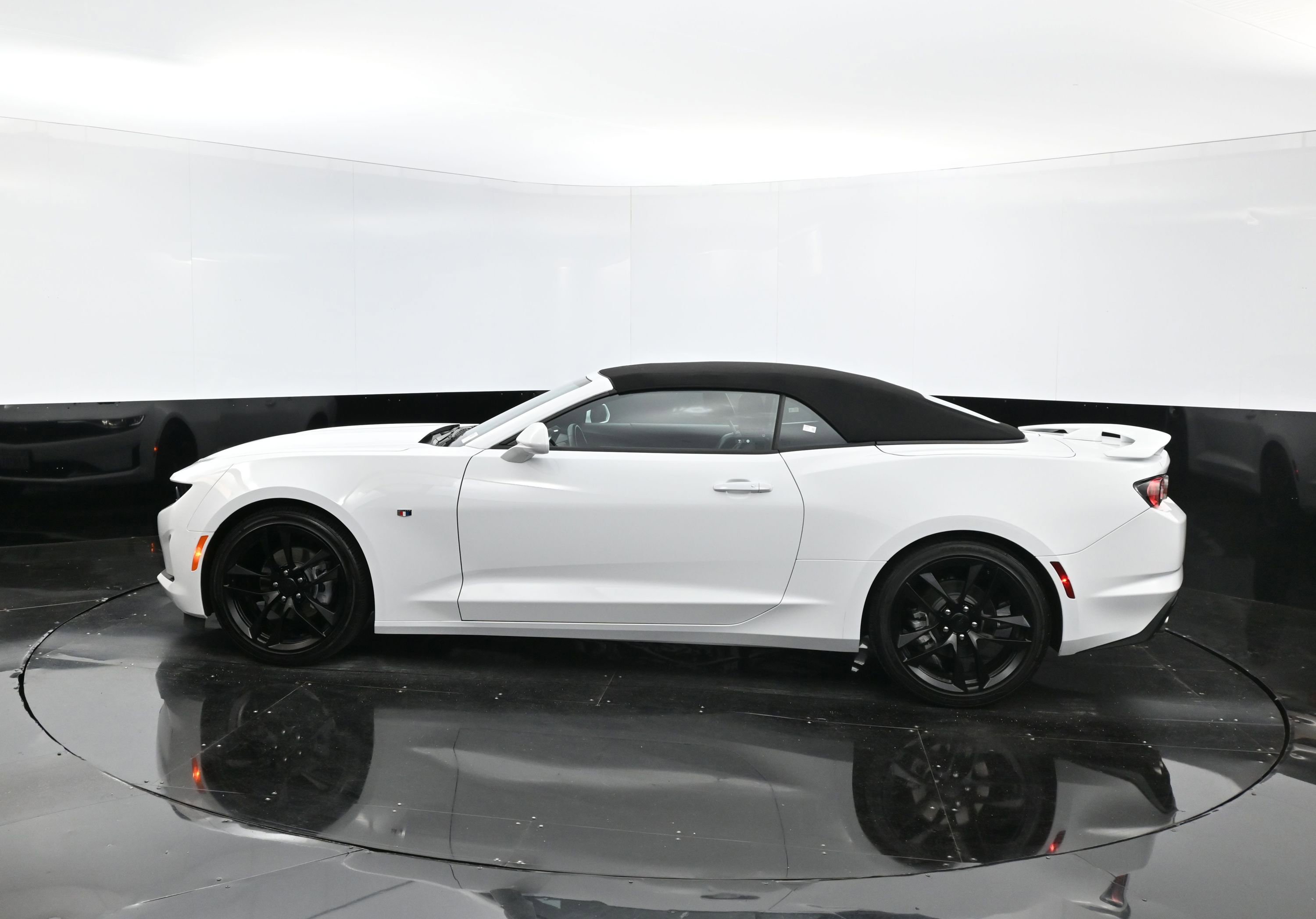 2023 Chevrolet Camaro 2LT photo 4