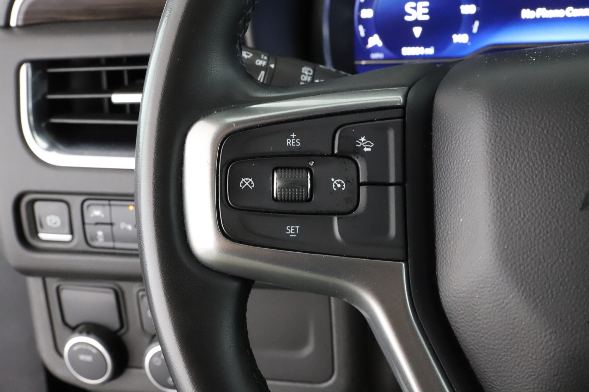 2023 Chevrolet Suburban LT photo 23