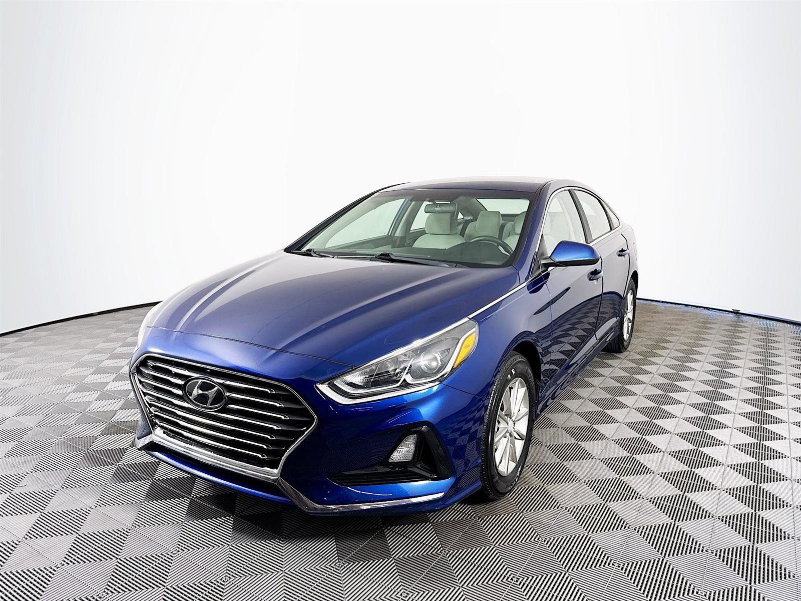 2018 Hyundai Sonata SE photo 2