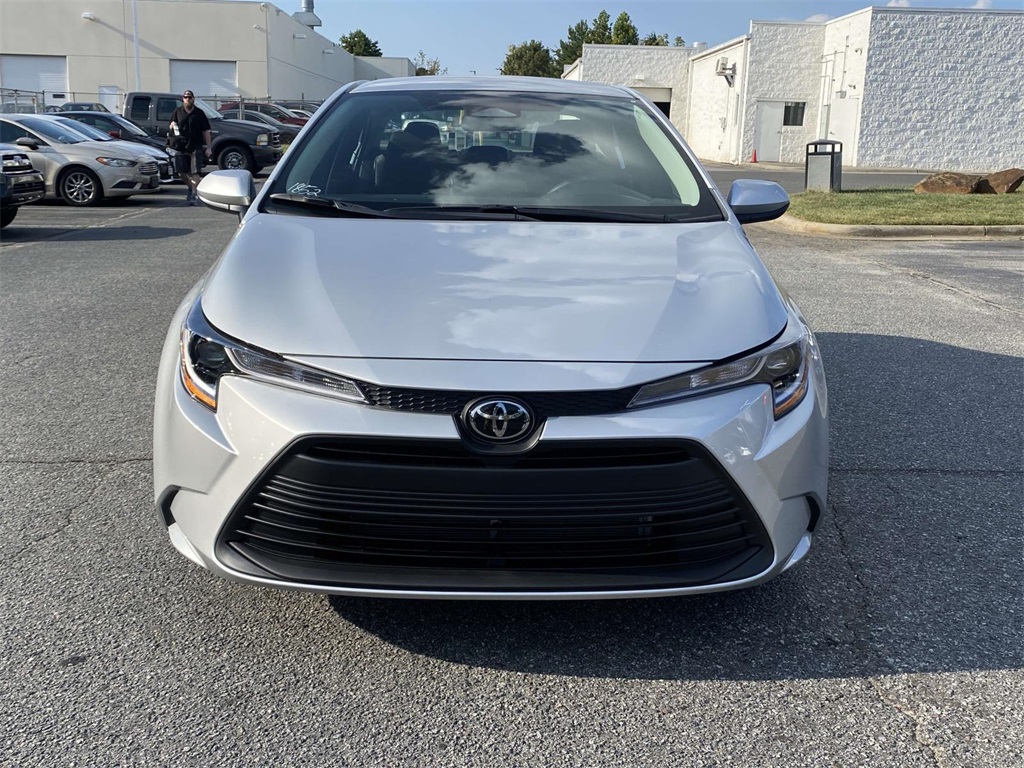 2026 Toyota Corolla LE photo 2