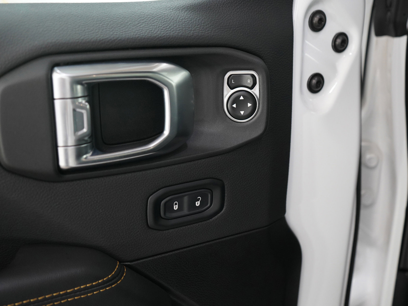 2024 Jeep Wrangler Sahara 4xe photo 18