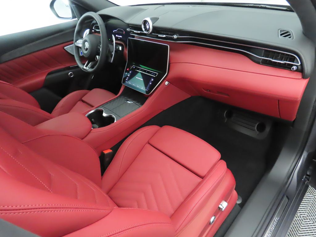 2025 Maserati Grecale photo 18