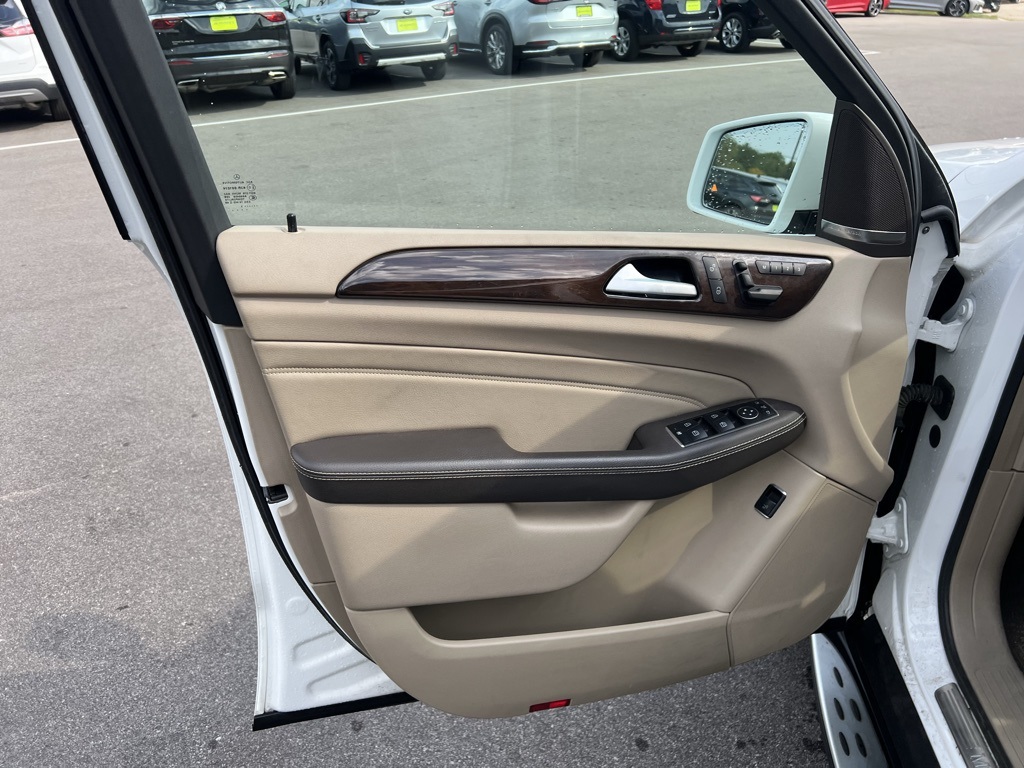 2015 Mercedes Benz ML 350 4MATIC photo 12