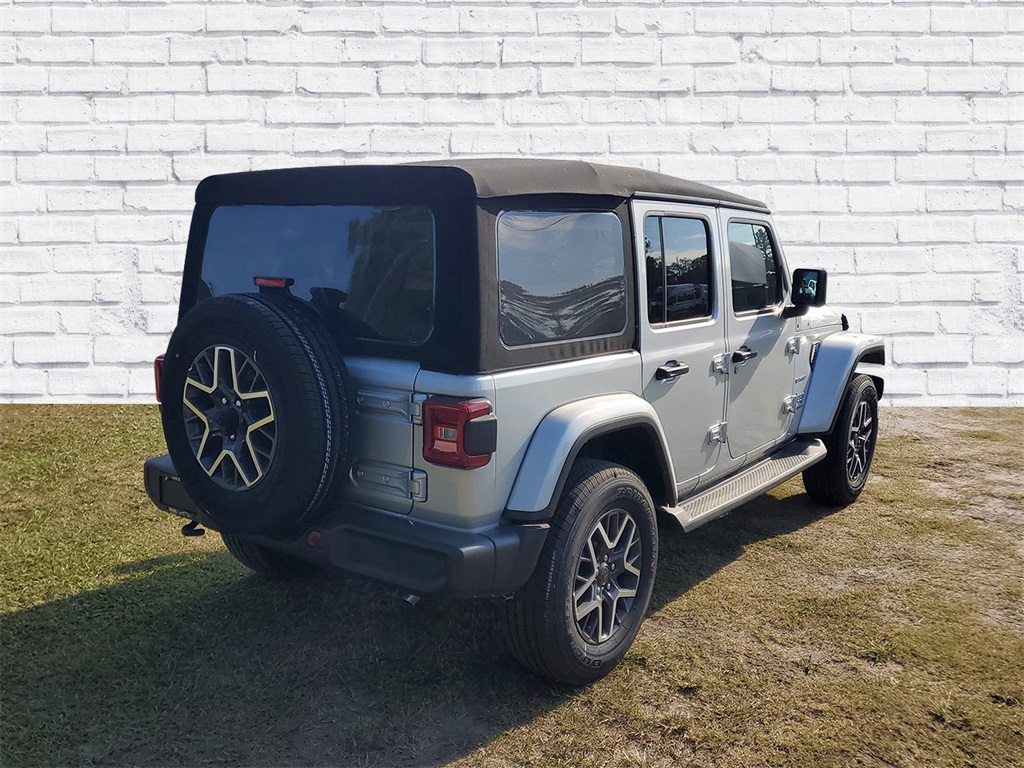2024 Jeep Wrangler Sahara photo 2
