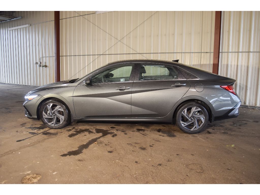 2024 Hyundai Elantra SEL Convenience photo 4