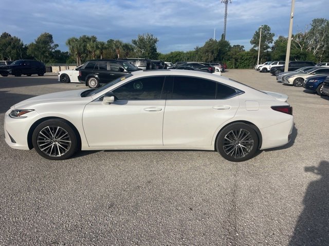 2023 Lexus ES 300h photo 2