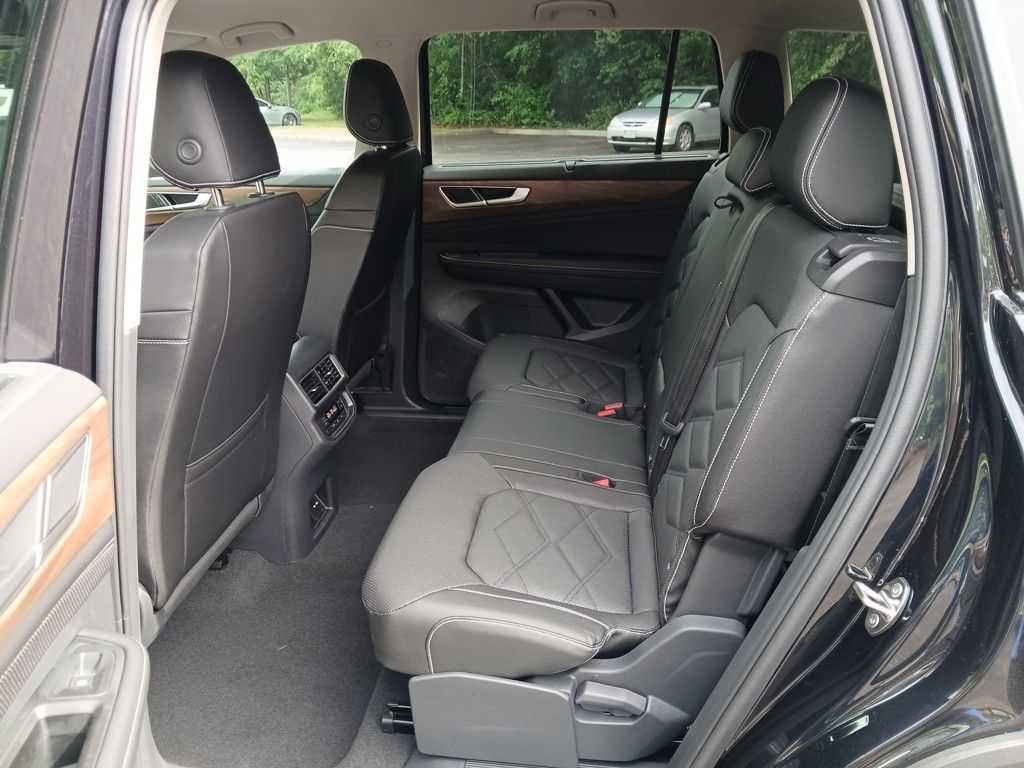 2025 Volkswagen Atlas SE Technology photo 13