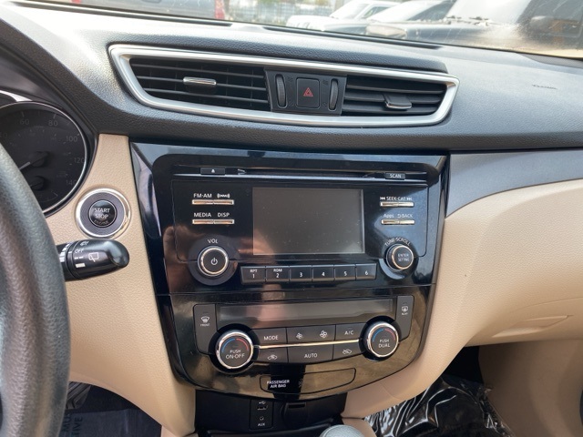 2016 Nissan Rogue SV photo 13