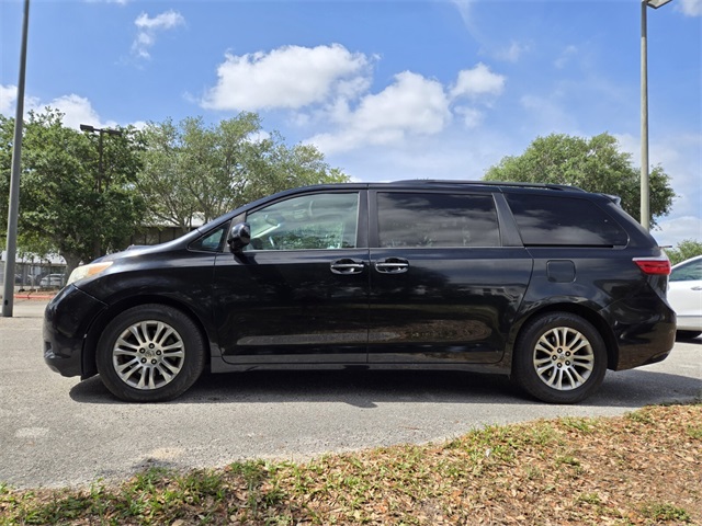 2015 Toyota Sienna L photo 3
