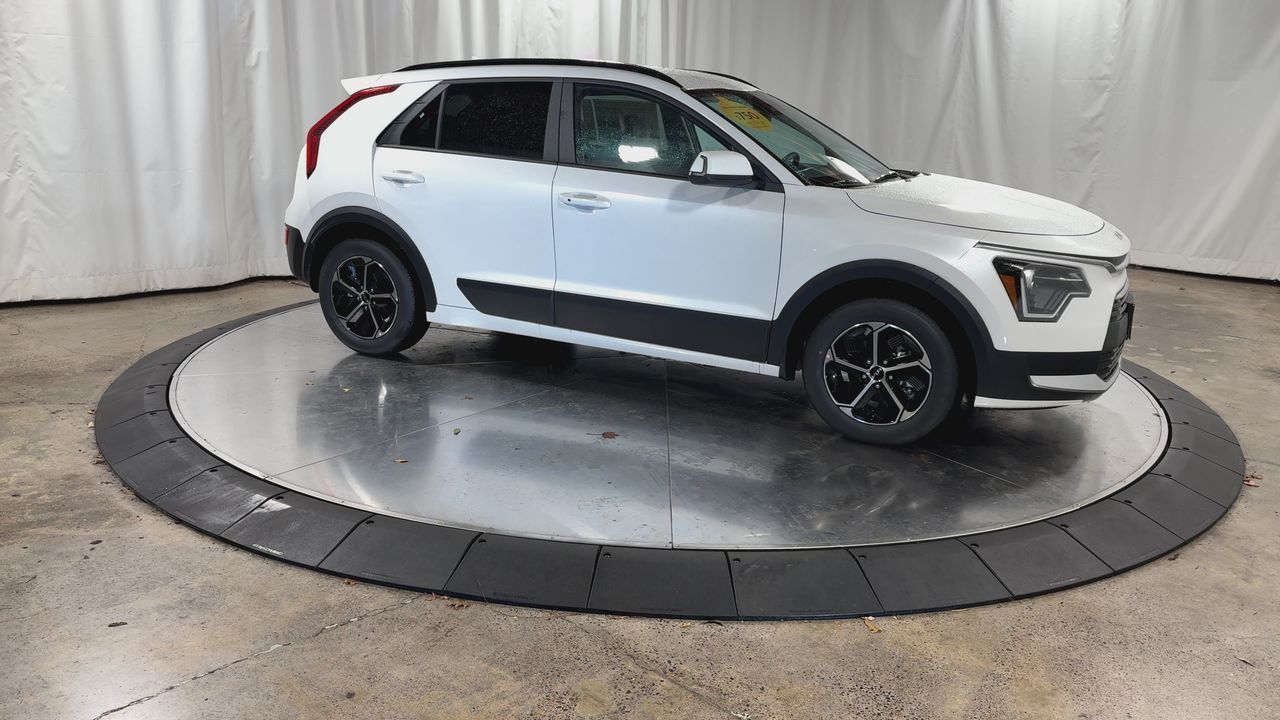 2025 Kia Niro EX photo 2