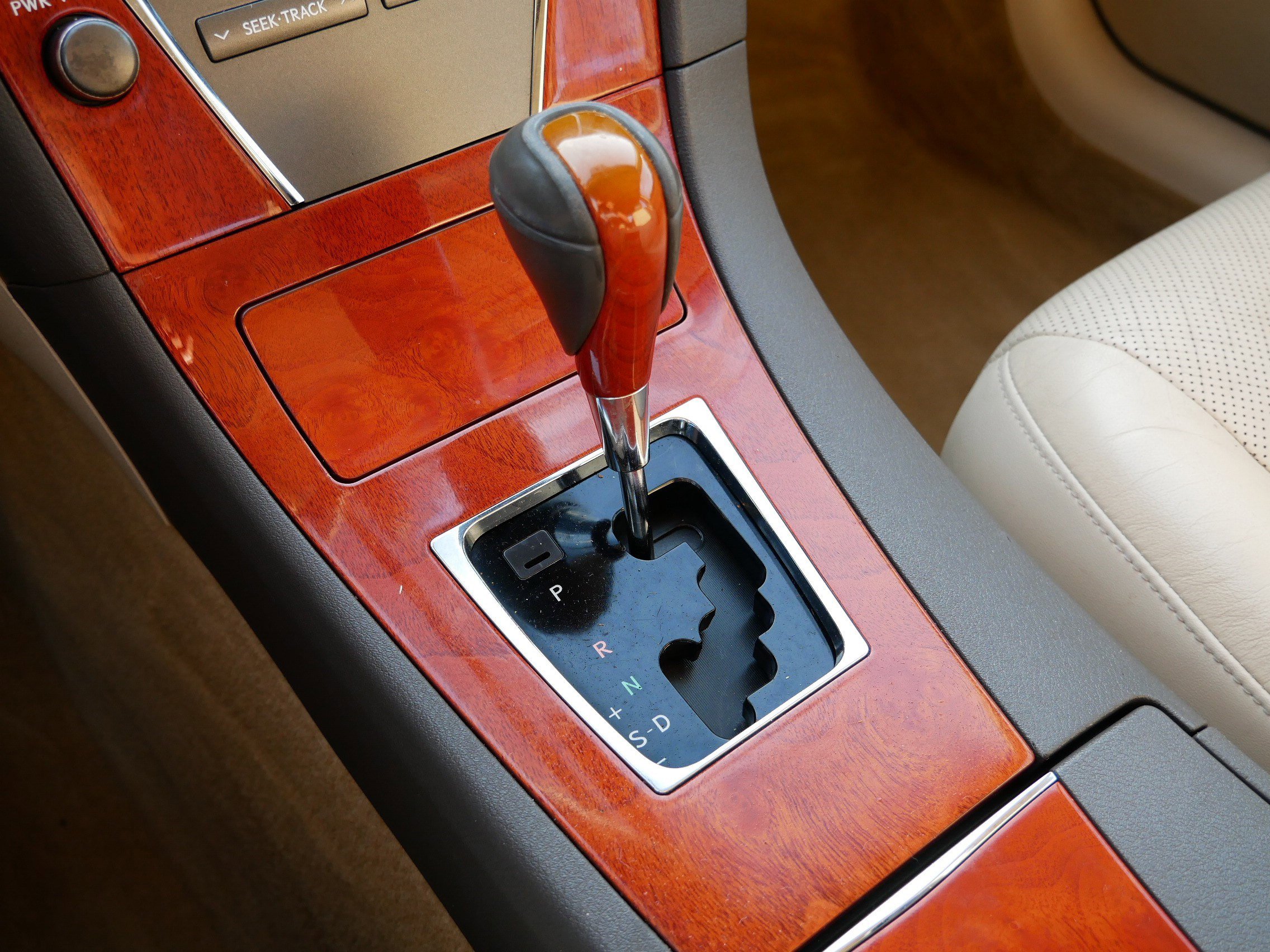 2010 Lexus ES 350 photo 22