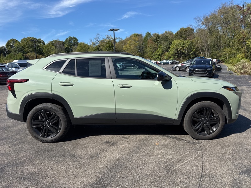 2024 Chevrolet Trax ACTIV photo 2