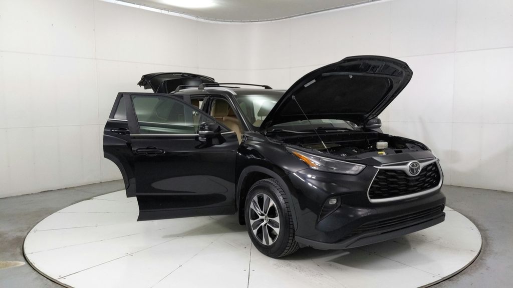 2023 Toyota Highlander L photo 7