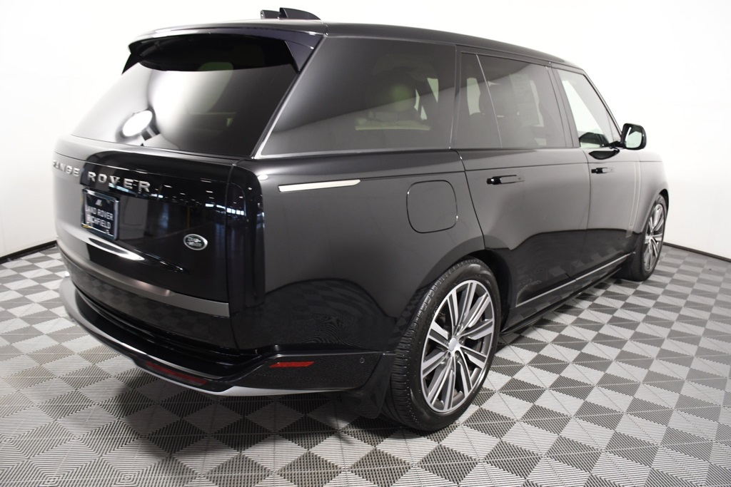 2023 Land Rover Range Rover SE photo 5