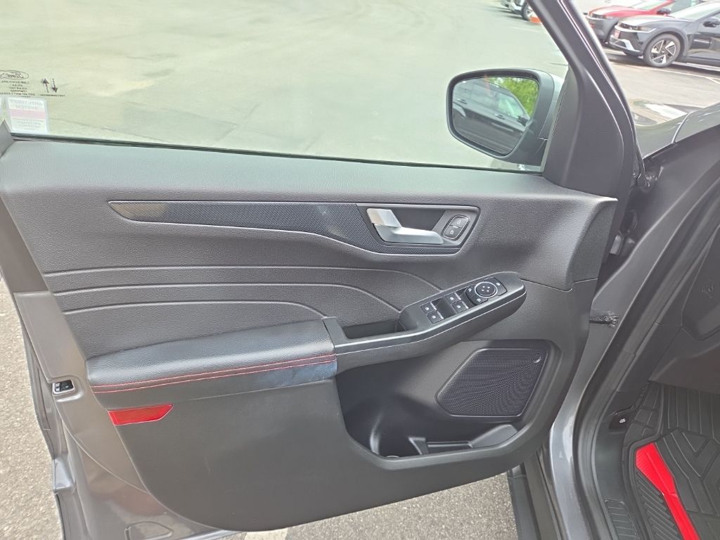 2023 Ford Escape ST-Line Select photo 6