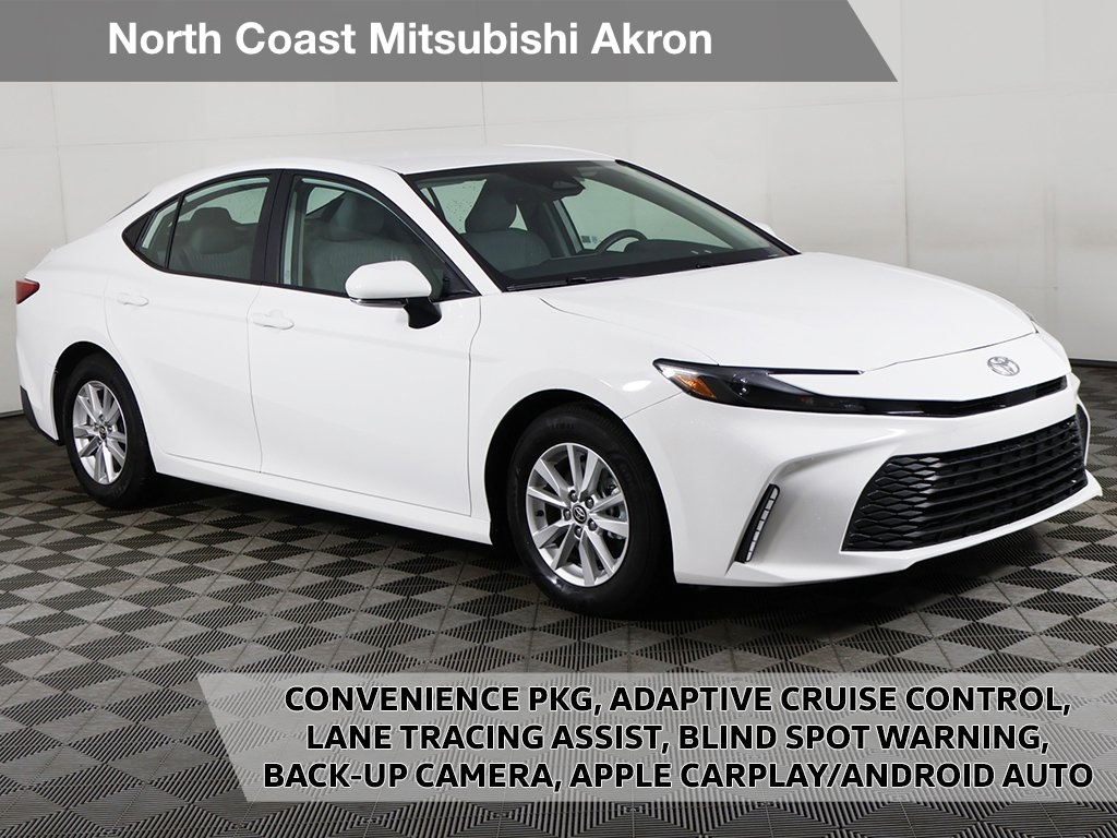 2025 Toyota Camry LE's photo