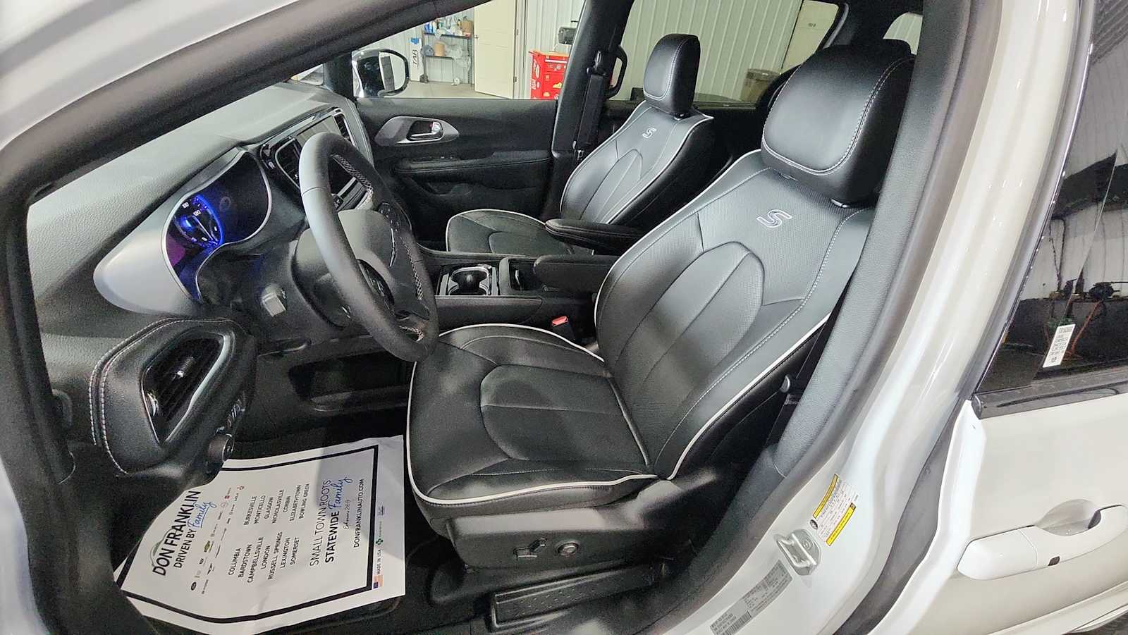 2026 Chrysler Pacifica Limited photo 15