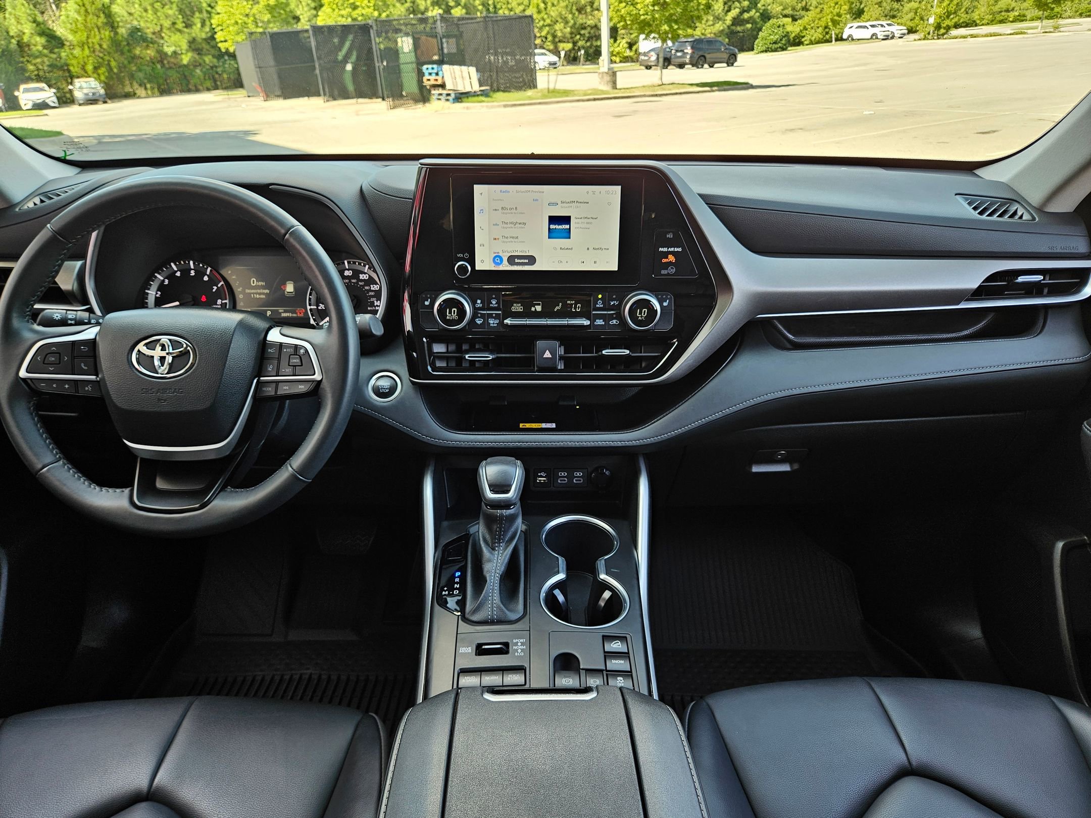 2024 Toyota Highlander XLE photo 10