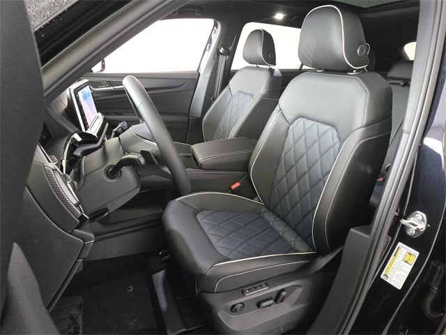 2025 Volkswagen Atlas Cross Sport SEL Premium R-Line photo 5