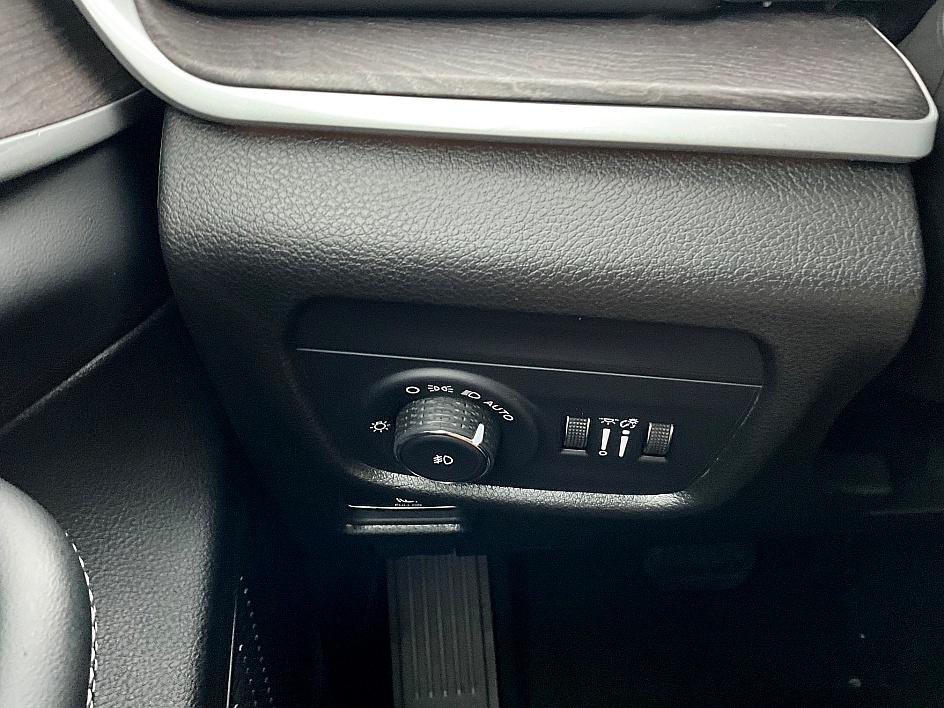 2025 Jeep Grand Cherokee Limited photo 16