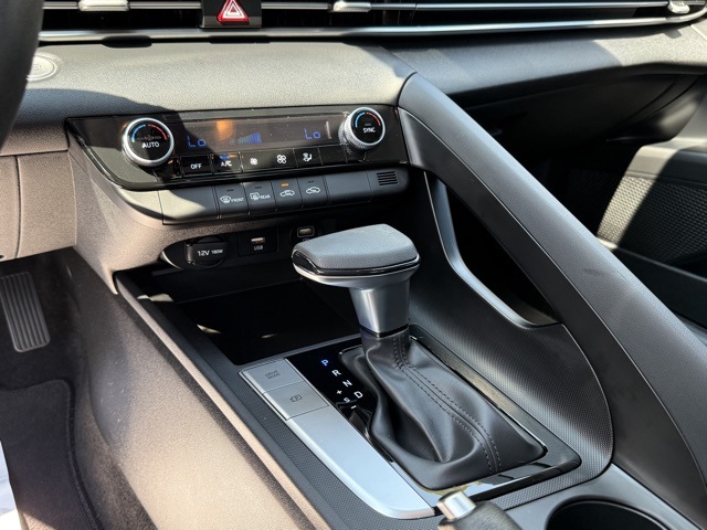 2023 Hyundai Elantra SEL photo 20