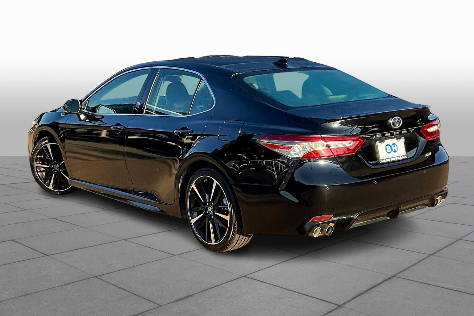 2019 Toyota Camry XLE V6 photo 10