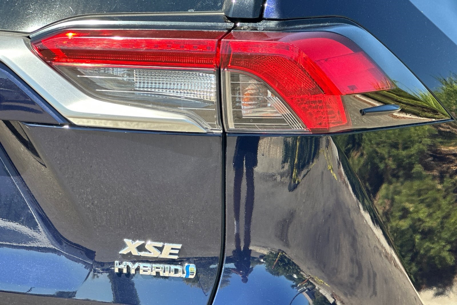 2019 Toyota RAV4 Hybrid XSE photo 27