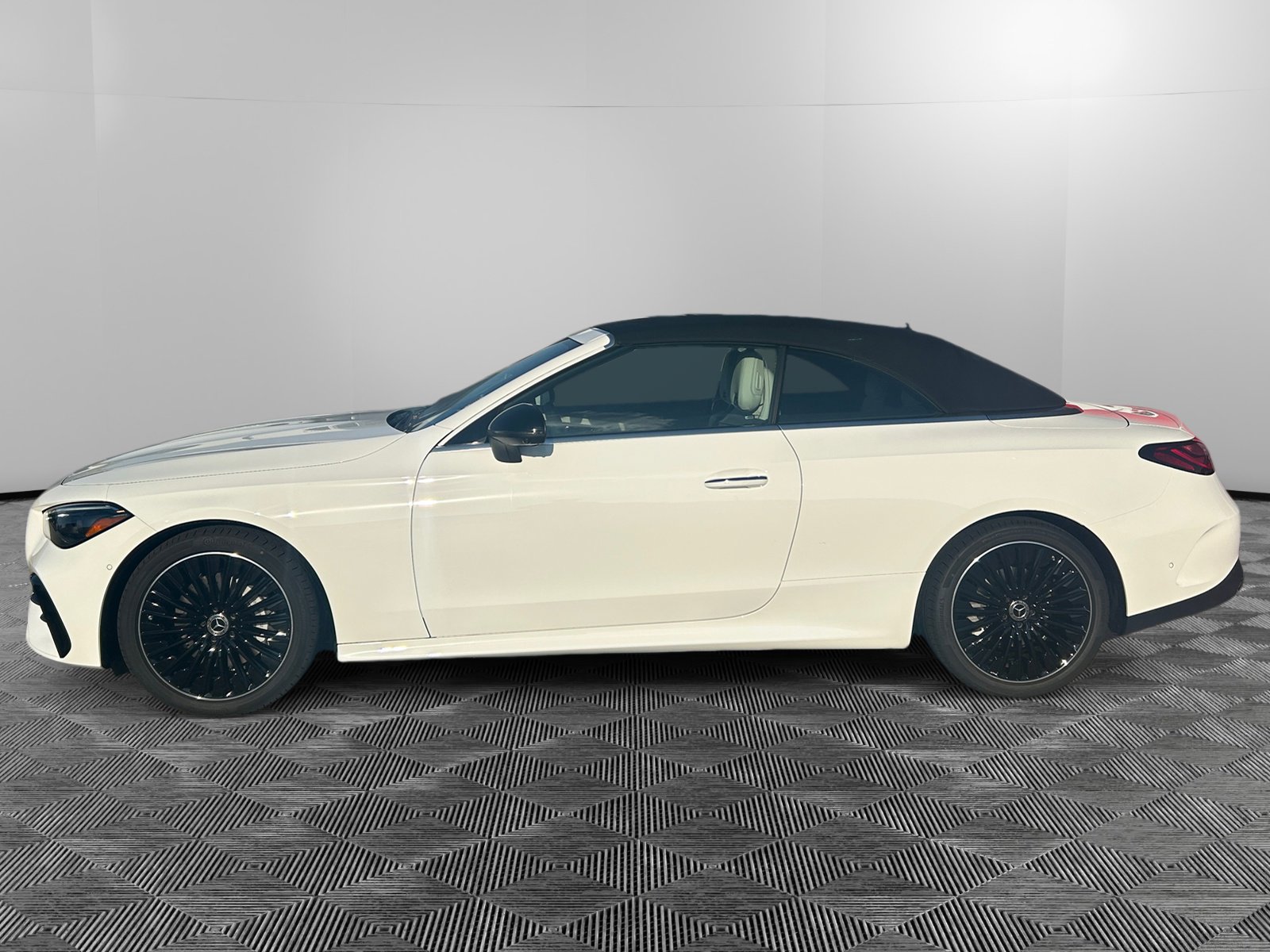 2026 Mercedes Benz CLE 300 4MATIC Cabriolet photo 2