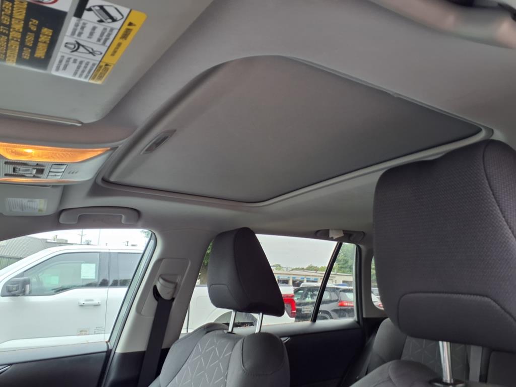 2019 Toyota RAV4 Hybrid XLE photo 20