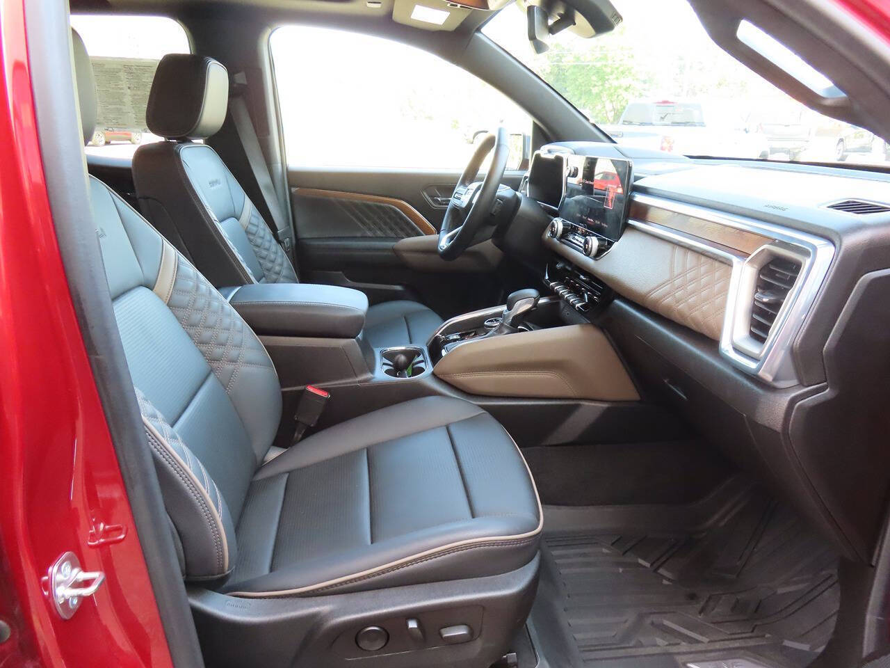 2024 Gmc Canyon Denali photo 8