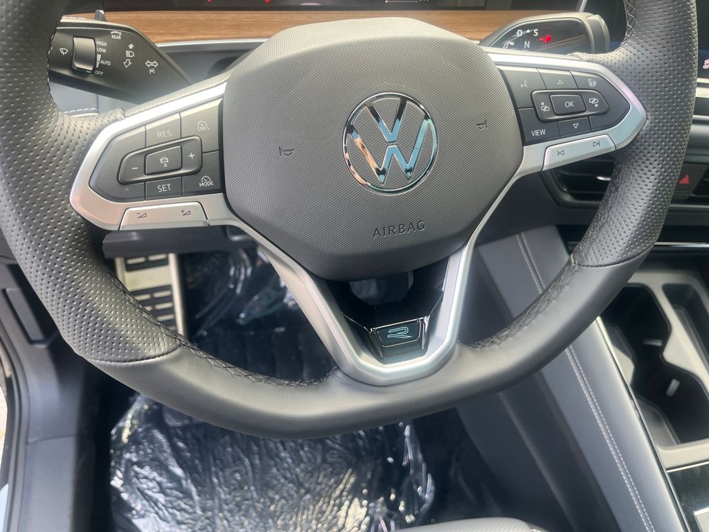 2025 Volkswagen Tiguan SEL R-Line Black photo 9