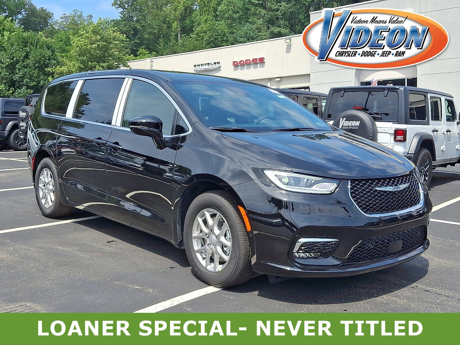 2026 Chrysler Pacifica Select