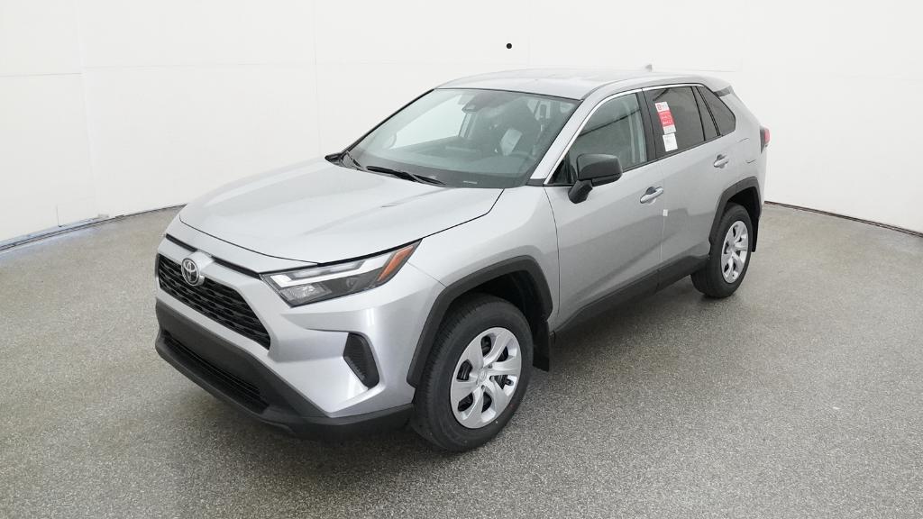 2025 Toyota RAV4 LE's photo