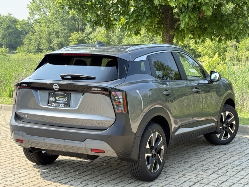2025 Nissan Kicks SV photo 9