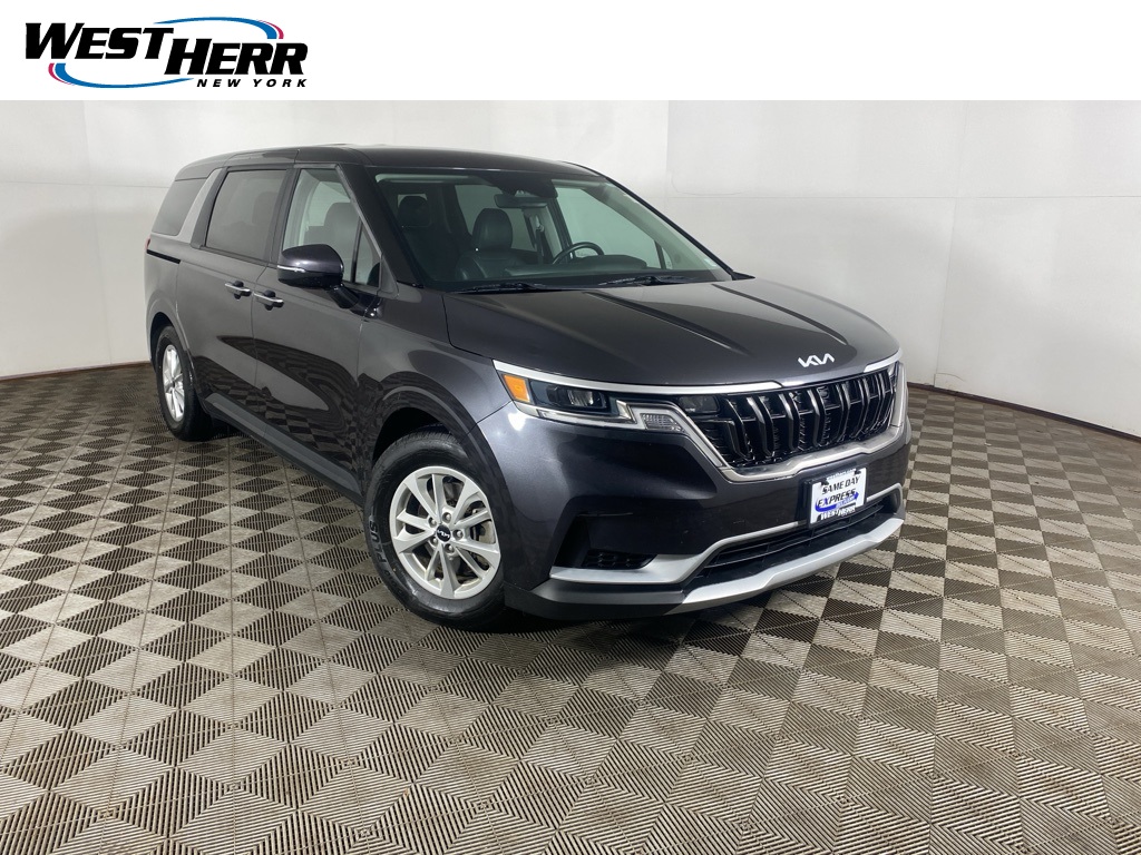 2023 Kia Carnival LX's photo