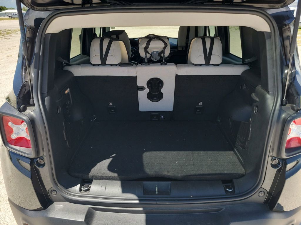 2022 Jeep Renegade Latitude photo 20