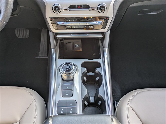 2023 Ford Explorer XLT photo 18
