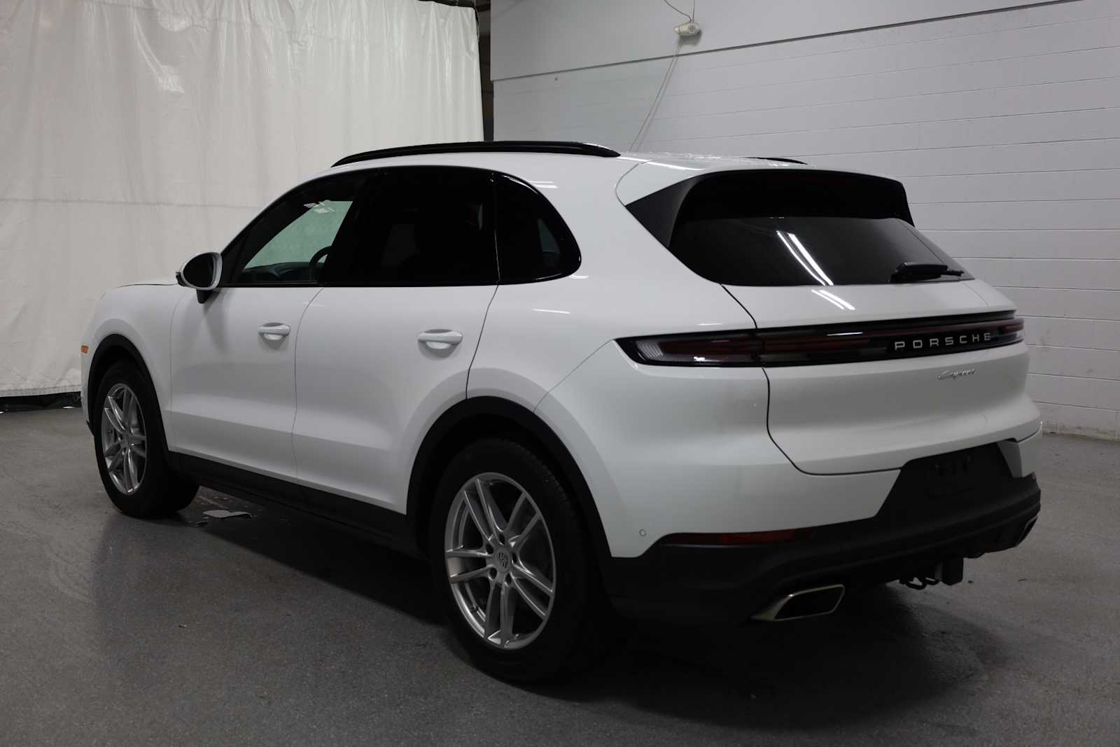 2024 Porsche Cayenne photo 3