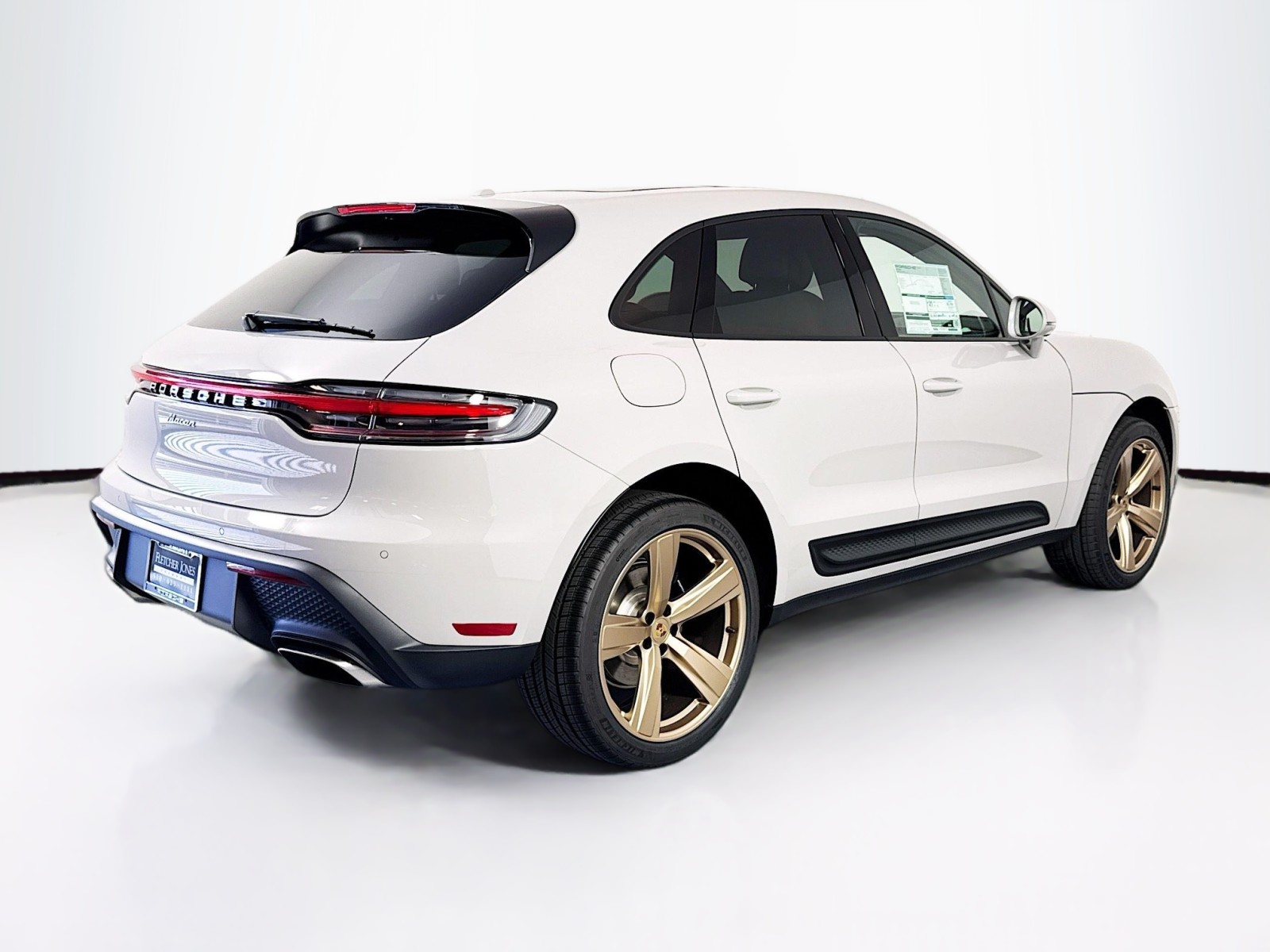 2025 Porsche Macan T photo 24