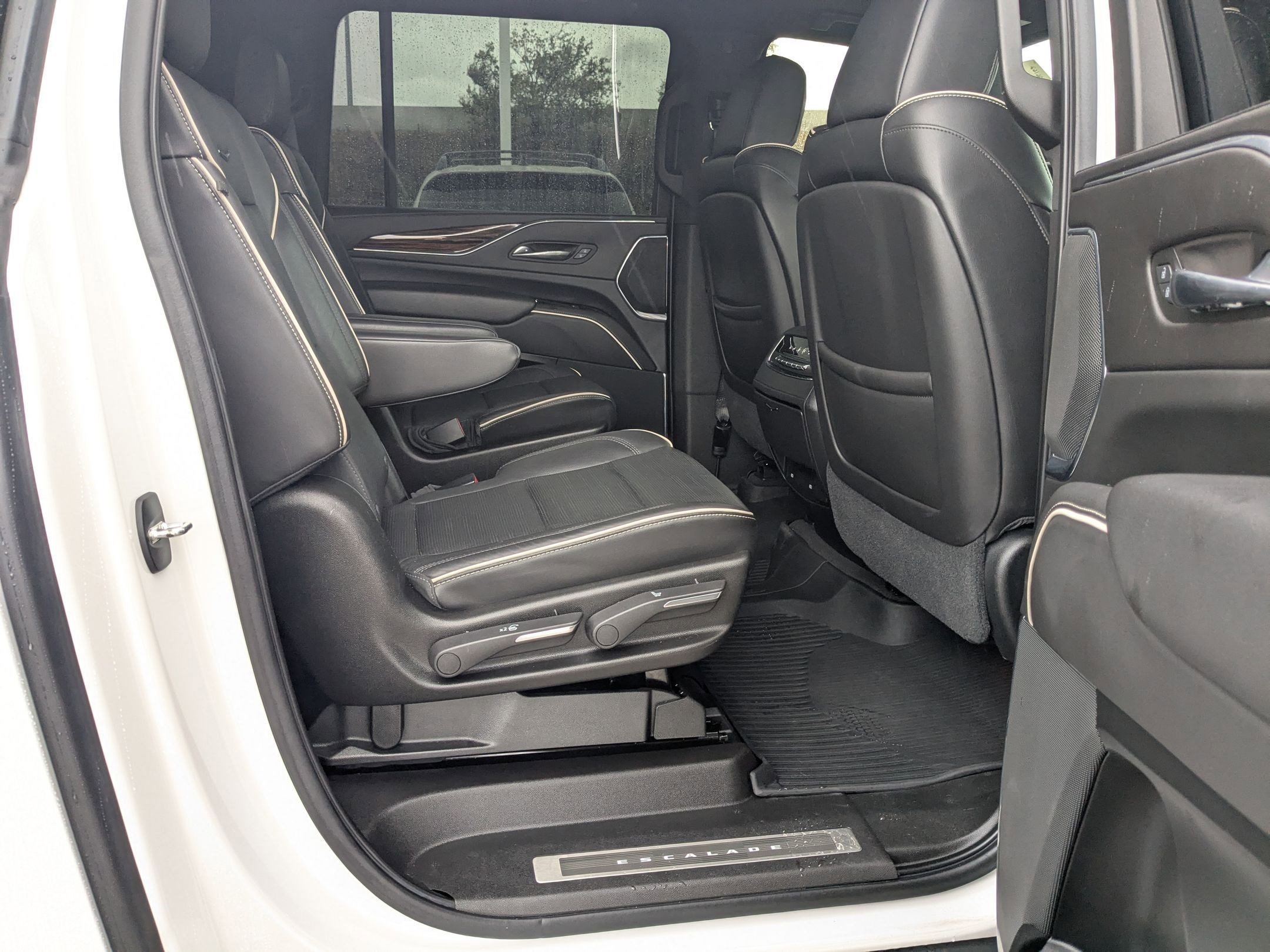 2021 Cadillac Escalade ESV Premium Luxury photo 18