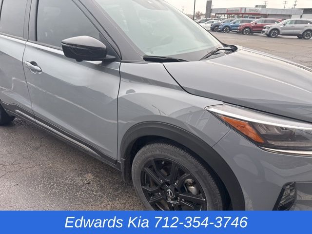 2024 Nissan Kicks SR photo 2