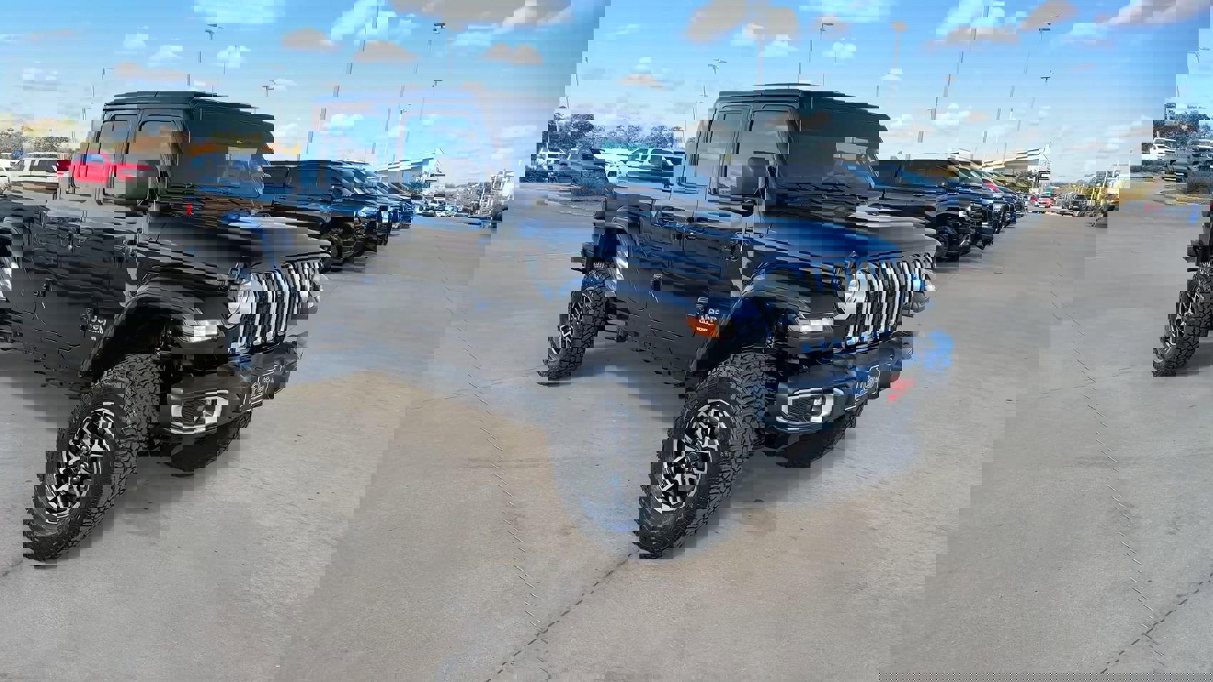 2021 Jeep Gladiator Overland photo 2