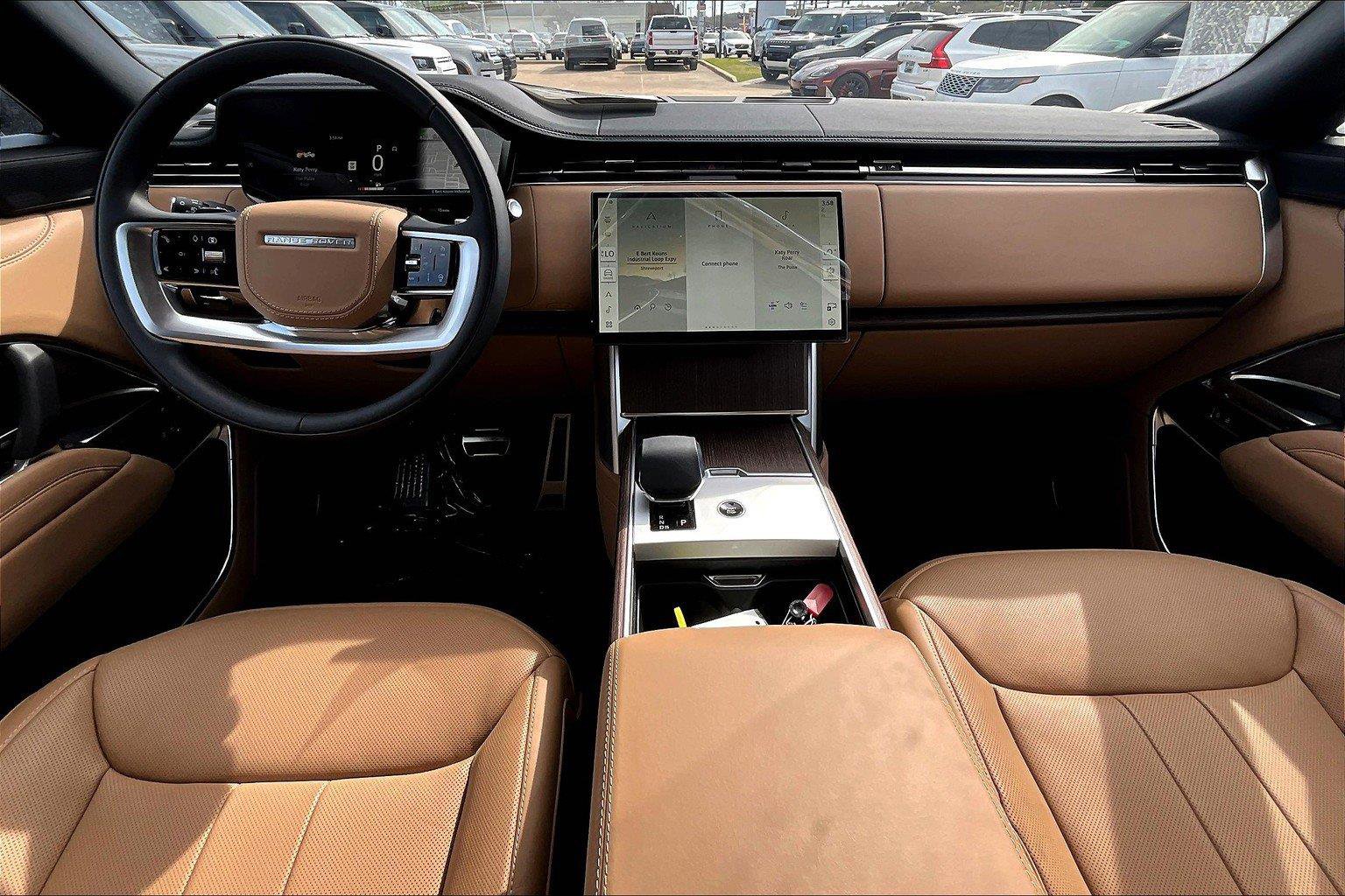 2025 Land Rover Range Rover SE photo 2